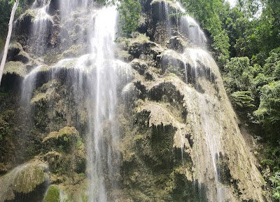 トゥマログ滝_Tumalog Waterfallsの画像
